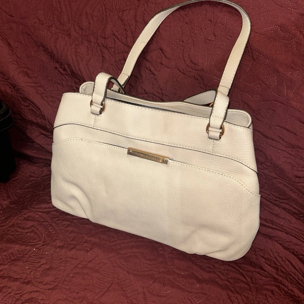 Tommy Hilfiger Cream Leather Shoulder Bag with Gold Plaque
